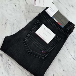Jeans disponibles en plusieurs coupes et couleurs